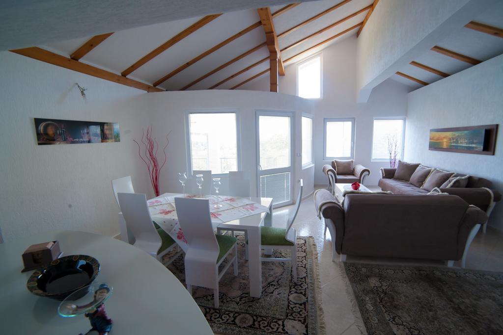 Guest House Aldin ウルツィニ エクステリア 写真